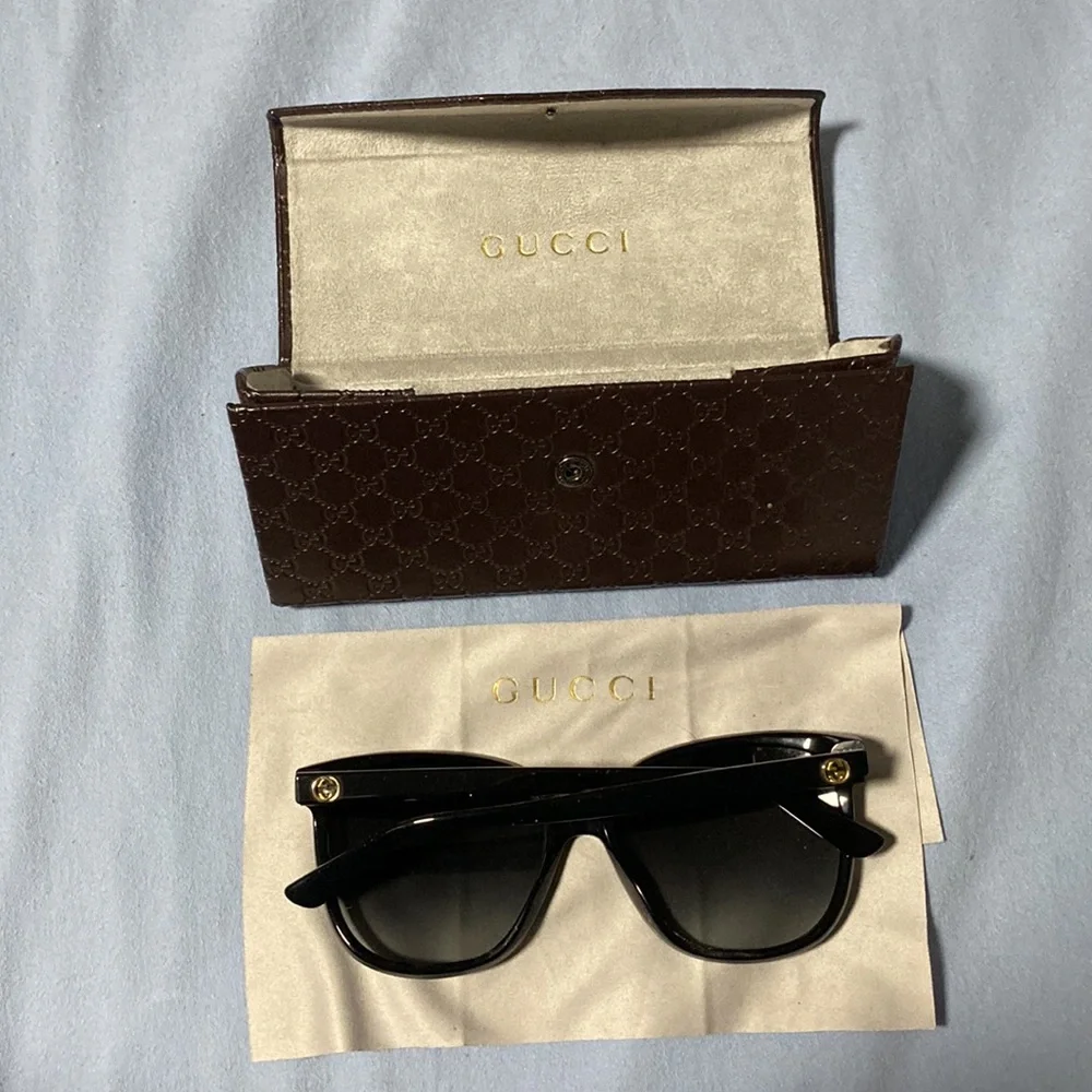 Authentic womens Gucci sunglasses - Picture 2 of 3